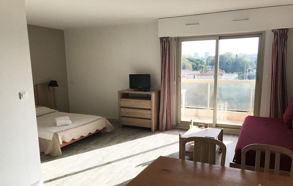 Residence Odalys Open Golfe Juan Exterior photo